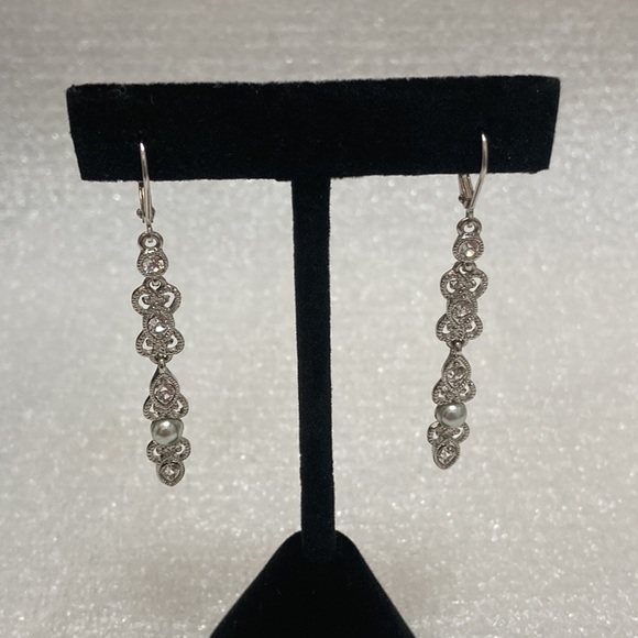 NWOT - Elegant Long Drop Style Crystal & Pearl Silvertone Heart Shaped Earrings - Picture 3 of 9